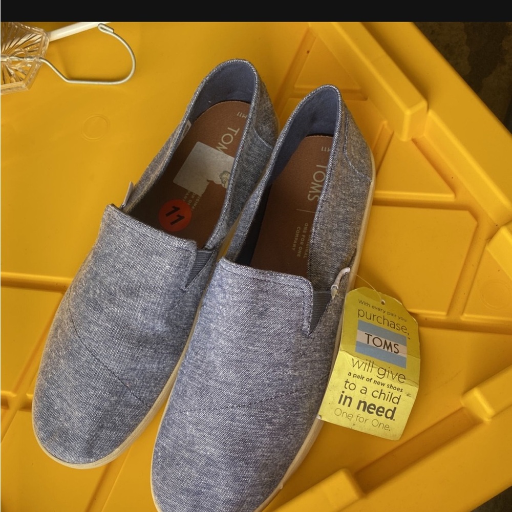 TOMS Men's Heather Gray Canvas Slip-Ons
